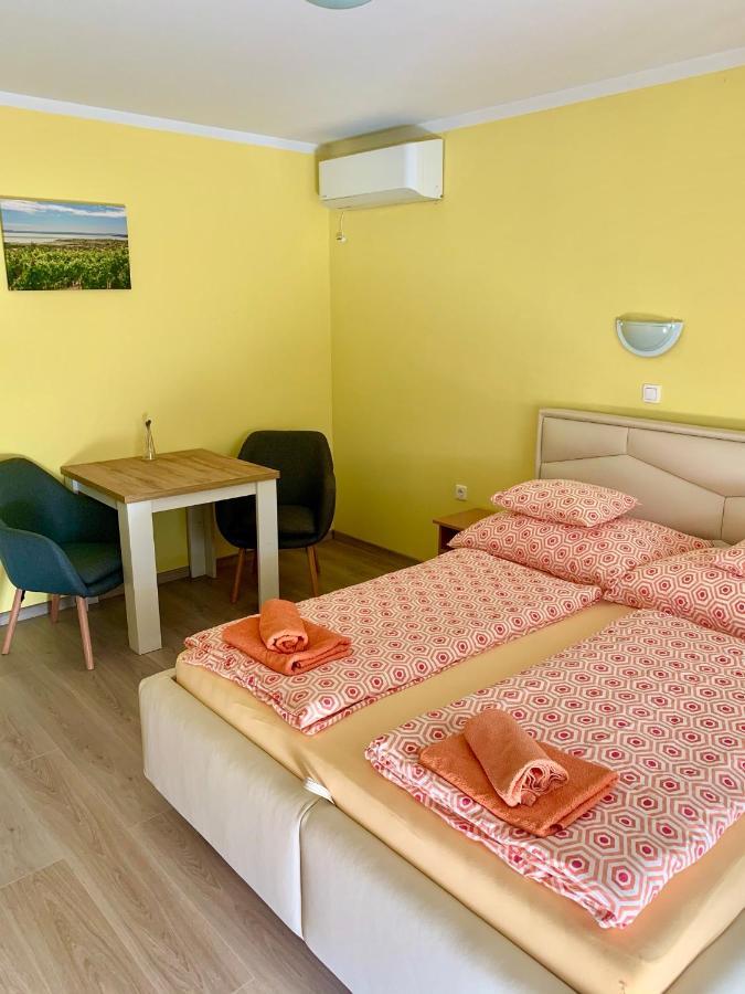 Andrea Pansio Bed & Breakfast Balatonfured Bagian luar foto