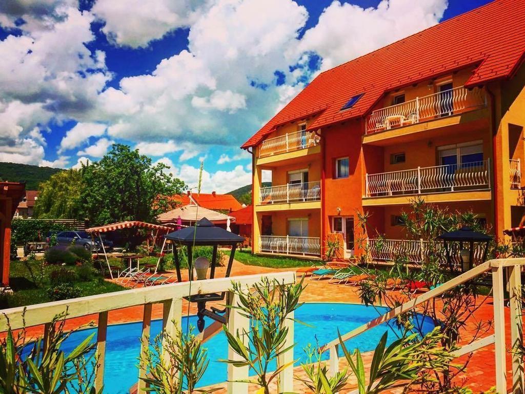 Andrea Pansio Bed & Breakfast Balatonfured Bagian luar foto