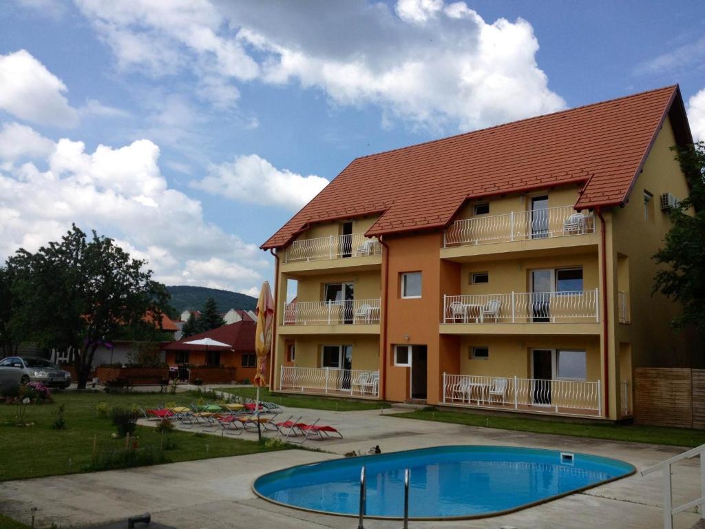 Andrea Pansio Bed & Breakfast Balatonfured Bagian luar foto