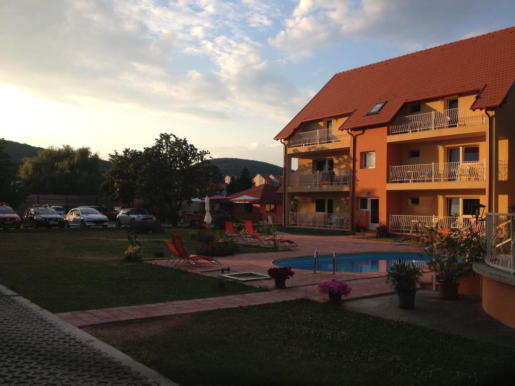 Andrea Pansio Bed & Breakfast Balatonfured Bagian luar foto